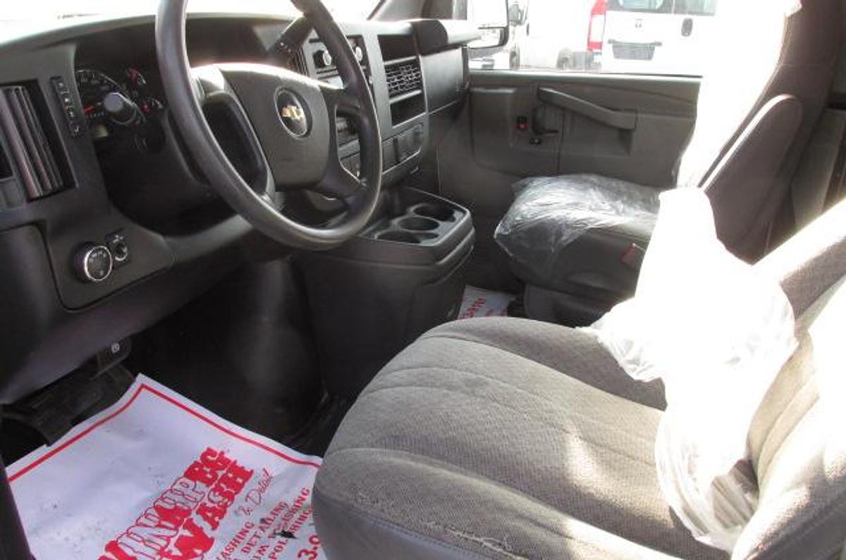 Used 2018 Chevrolet Express 2500 Cargo Van low kms