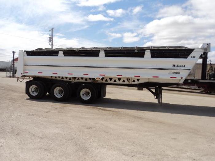 Used 2017 Midland XL 3000 tridem end dump