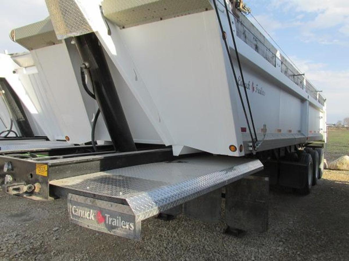 Used 2018 Canuck Tridem End Dump Trailer