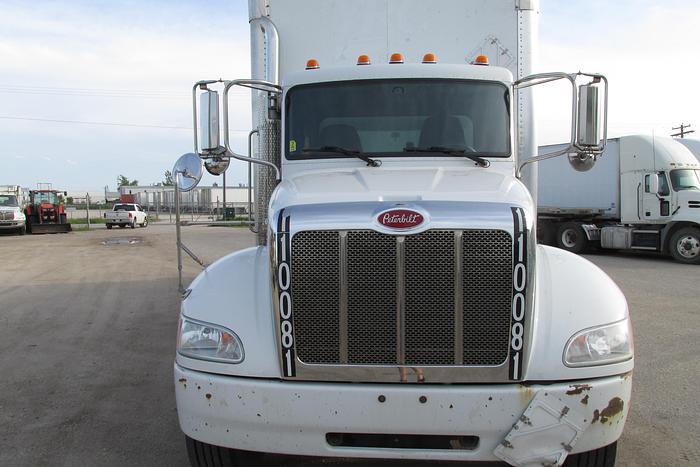 Used 2018 Peterbilt 337 26 ft Van with power tailgate low km