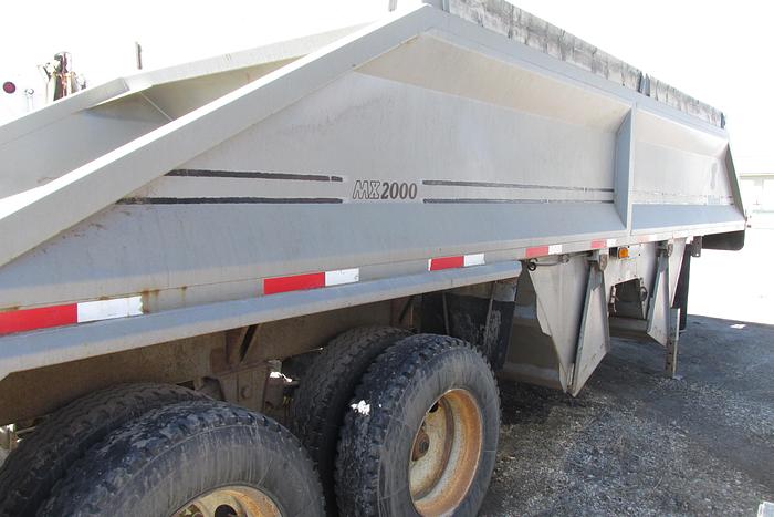 Used 2005 Midland Cross belly dump trailer