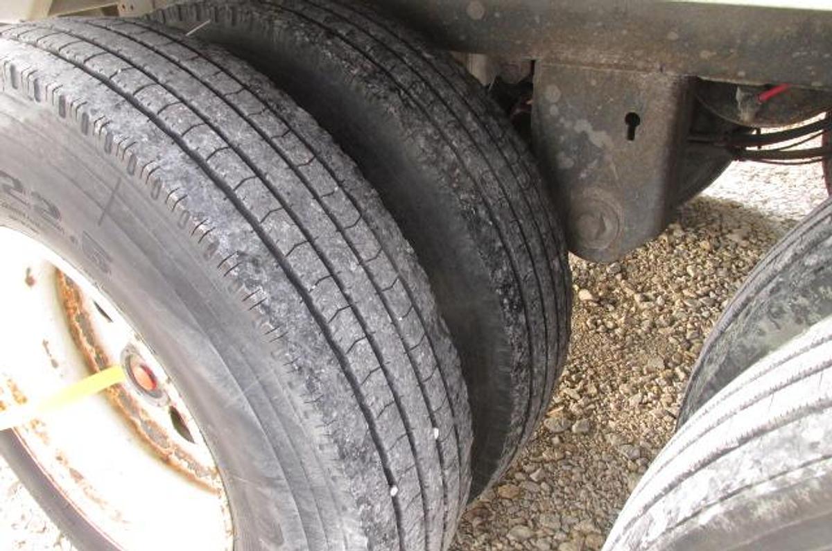 Used 2019 Vanguard 53 ft tandem Heated Van Trailer