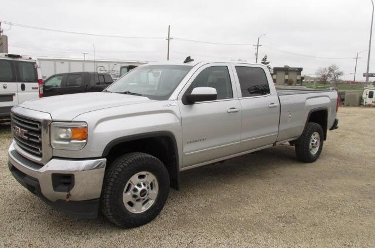 Used 2018 GMC Sierra b2500 Crew Cab 4x4 long box