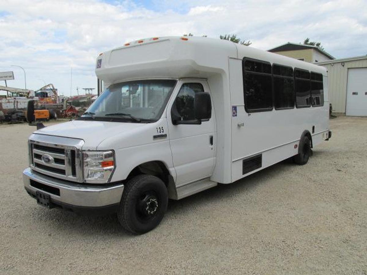 Used 2019 Ford E450 21 passenger wheelchair shuttle bus