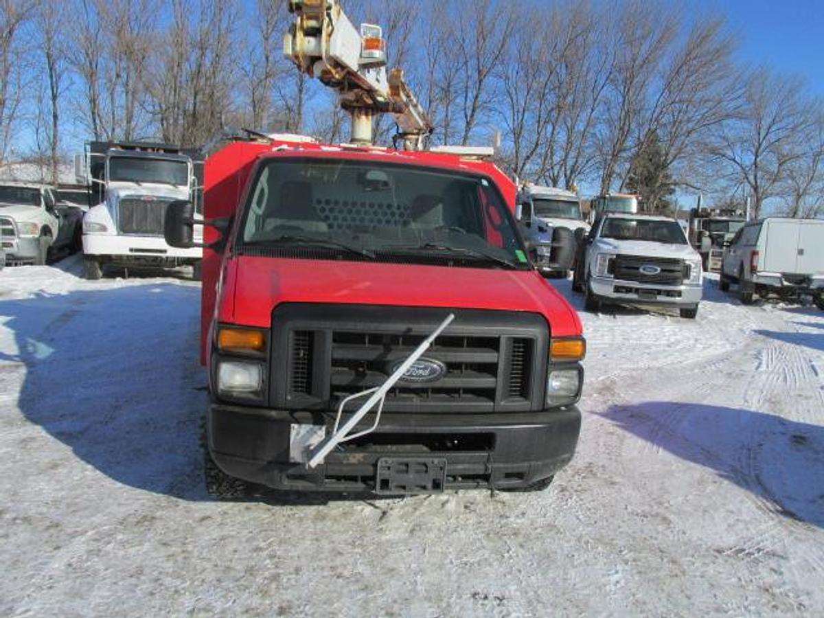 Used 2016 Ford E350 bucket van with Dur A Lift 34 ' working height lift