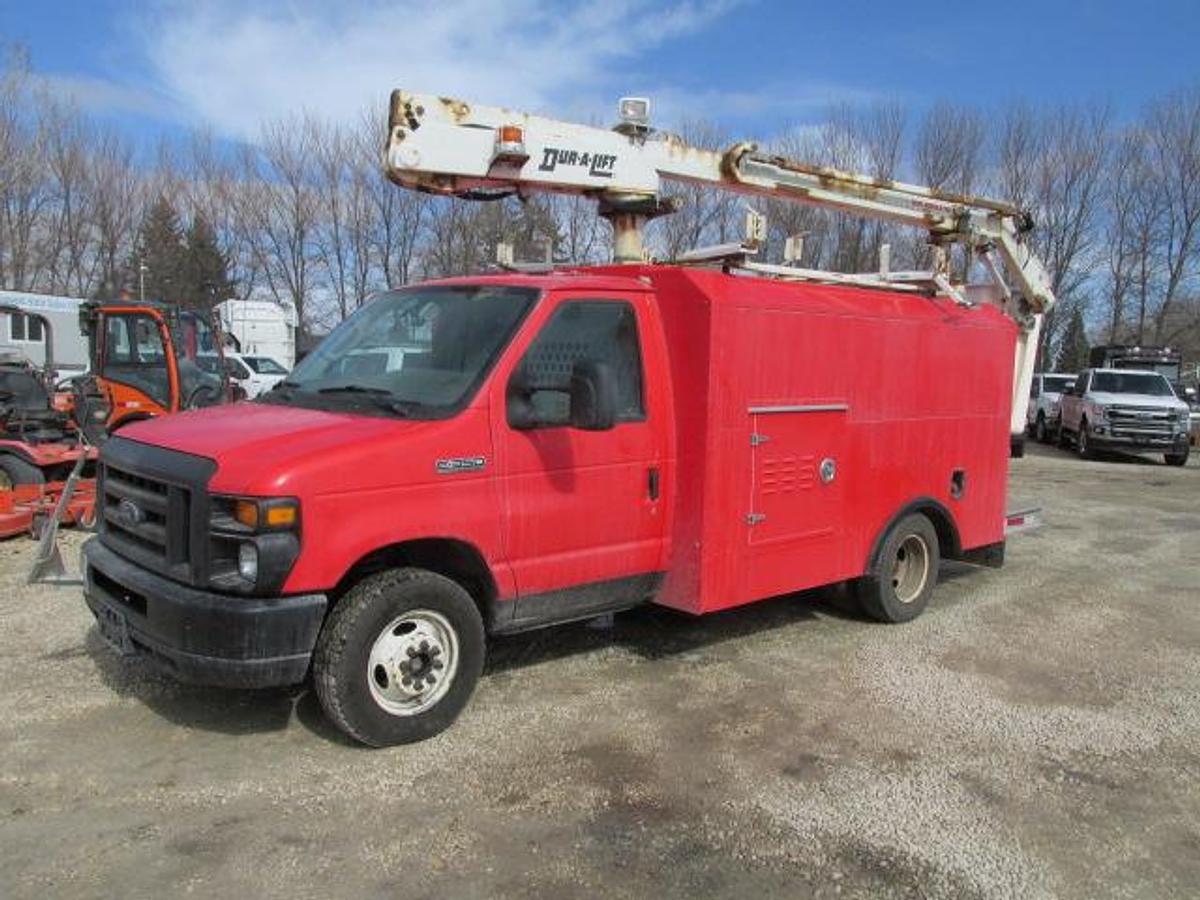 Used 2016 Ford E350 bucket van with Dur A Lift 34 ' working height lift