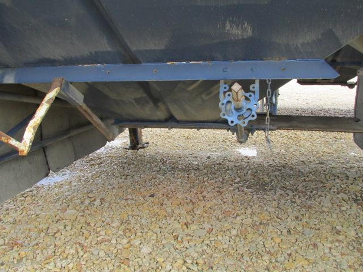 Used 2020 Doepker Super B grain trailer