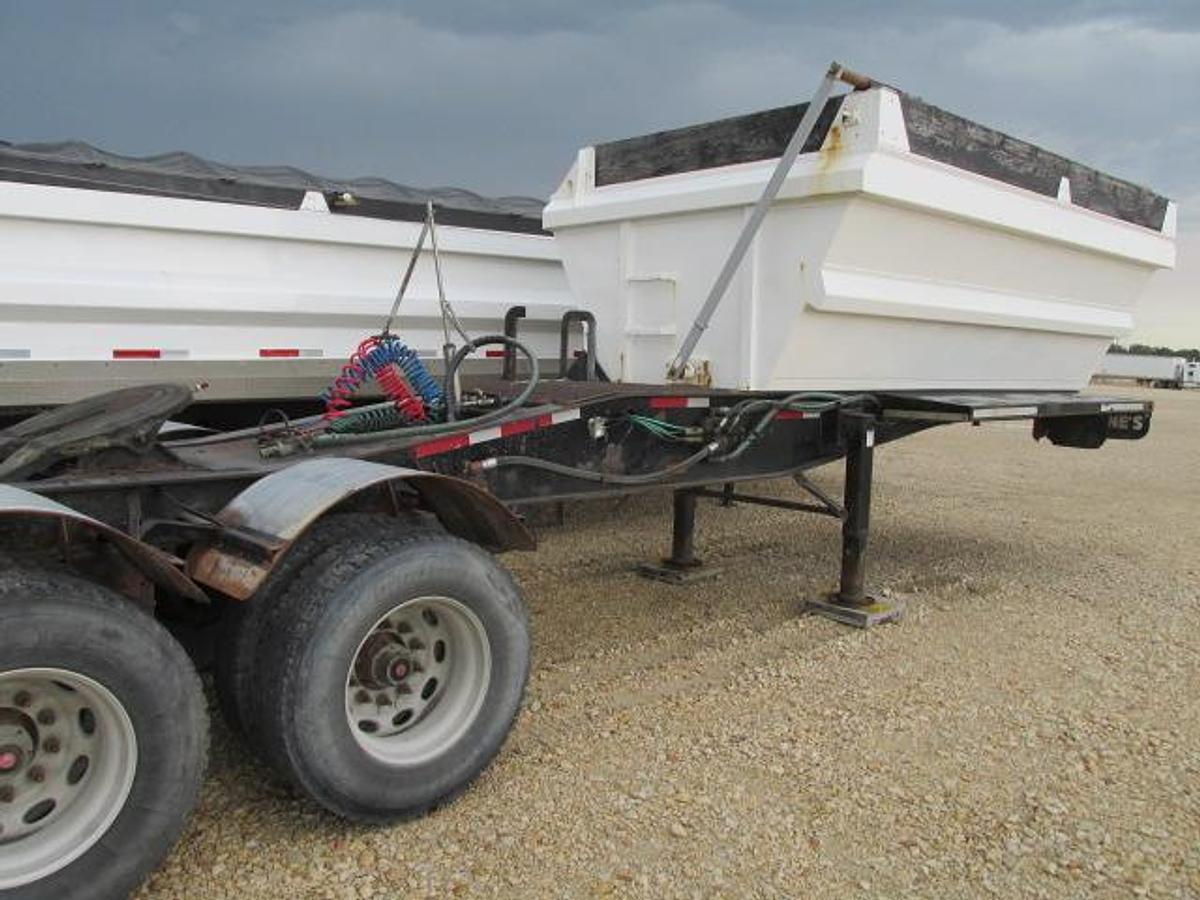 Used 2013 Arnes 15 ft side dump lead trailer