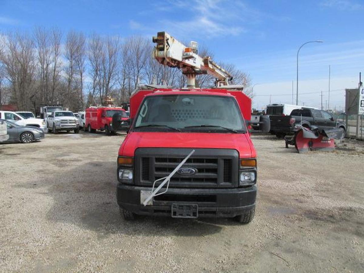 Used 2016 Ford E350 bucket van with Dur A Lift 34 ' working height lift
