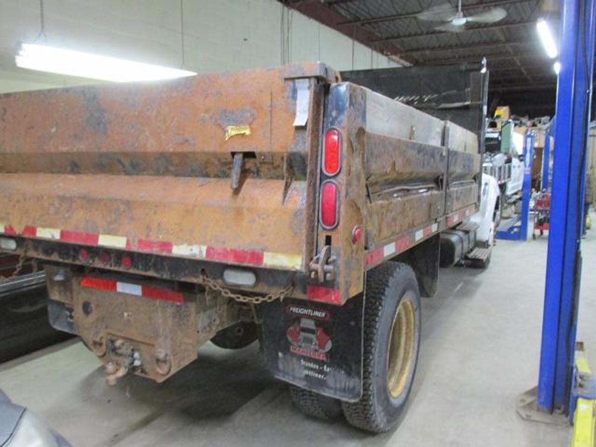 Used 2006 Ford F 650 with 13 ft dump box