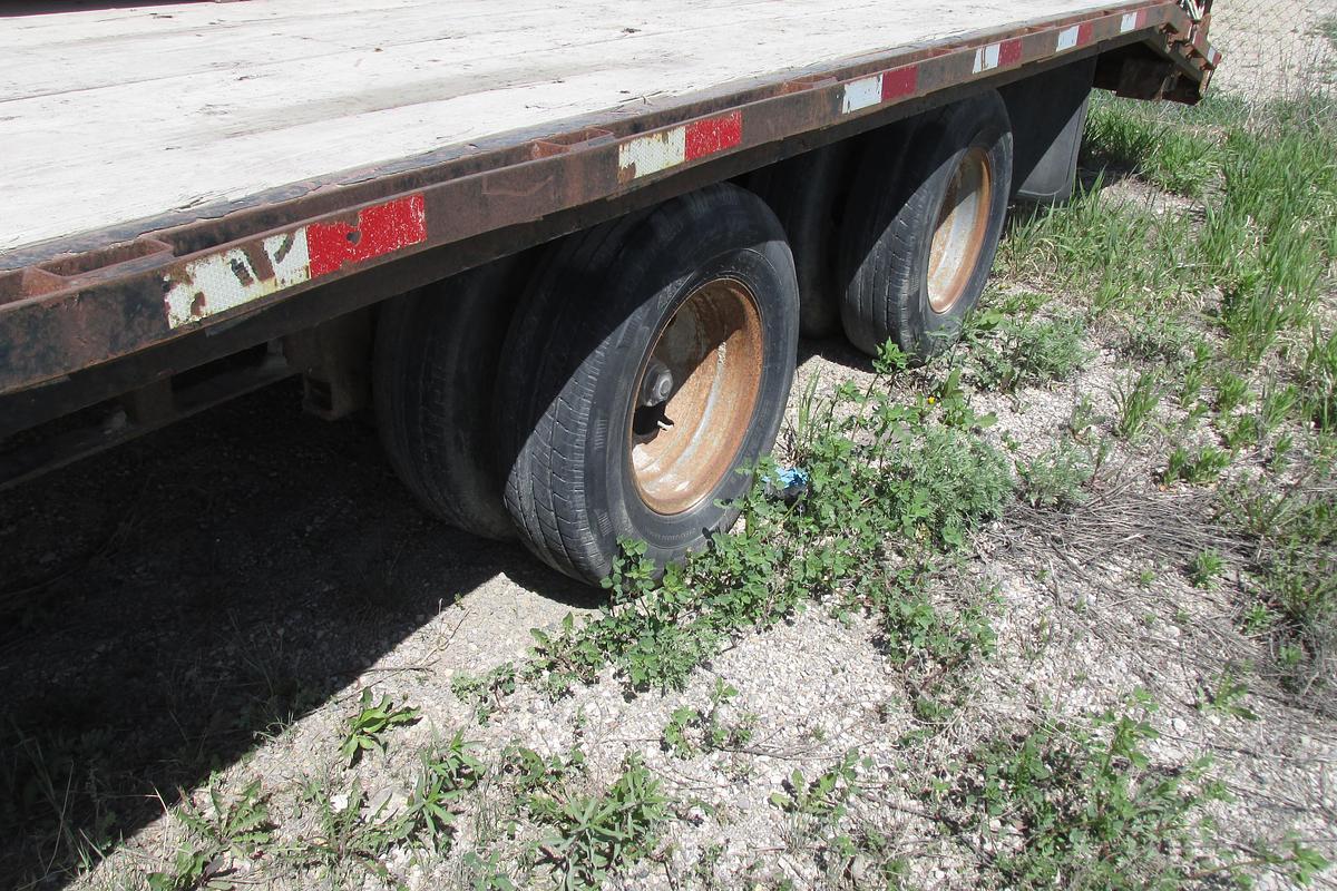 Used 2014 H & H 40 ft tandem double equipment trailer