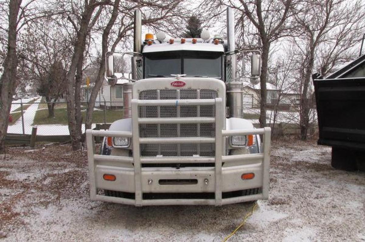 Used 2018 Peterbilt 367 X 15 565 HP 18 spd