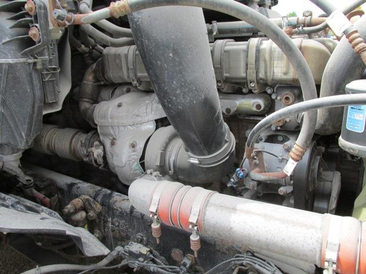 Used 2019 Freightliner Cascadia DD 15 455 hp 13 spd transmission