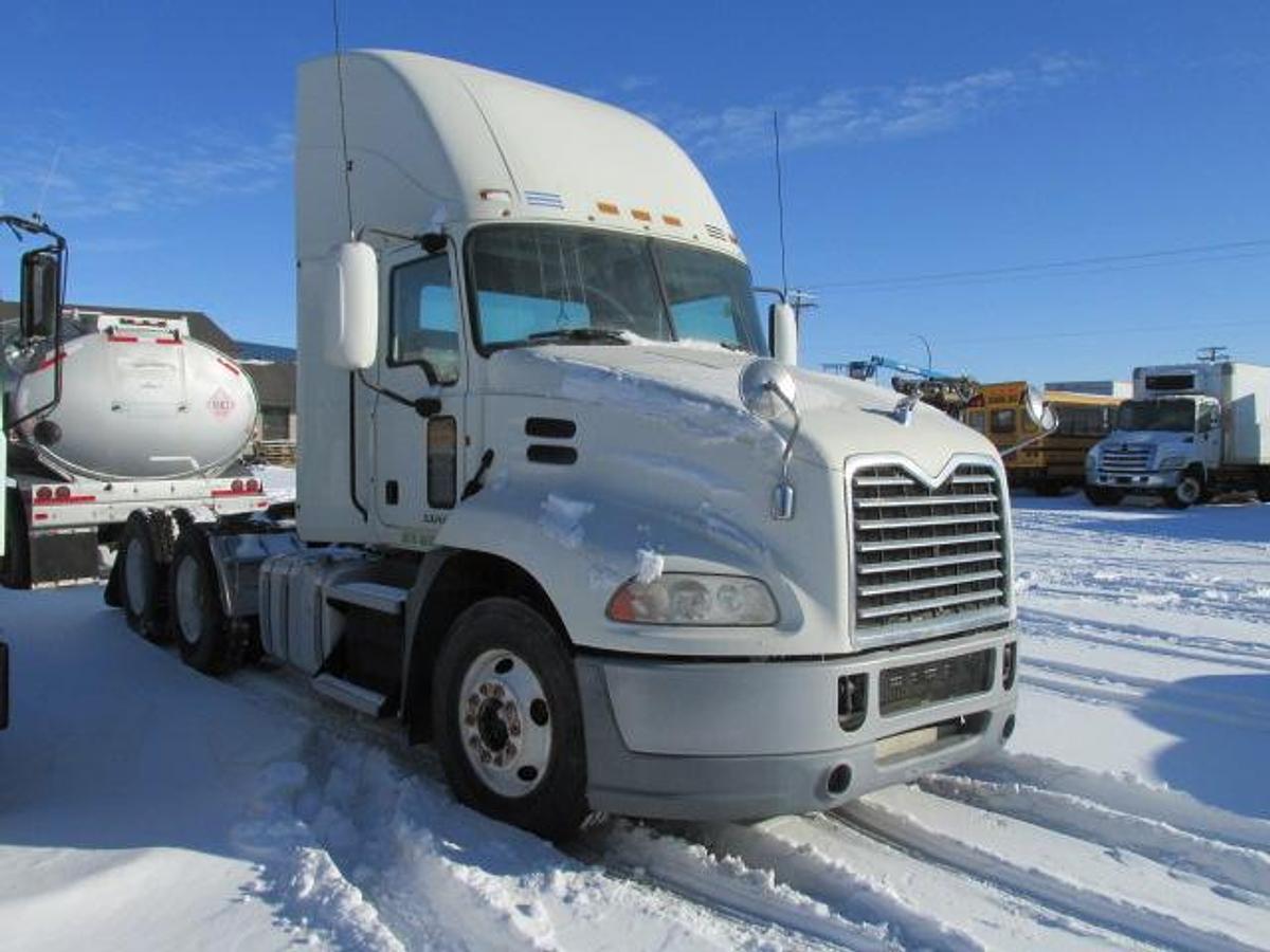 Used 2014 Mack Pinnacle CXU 613