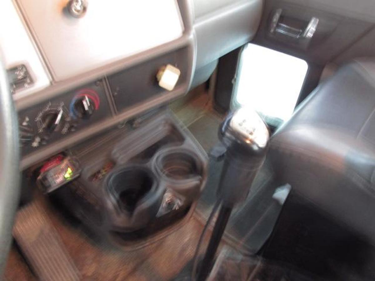 Used 2014 Kenworth T 370 with flat deck 