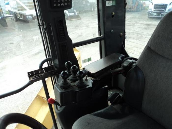 Used 2013 John Deere 870 GP with wing