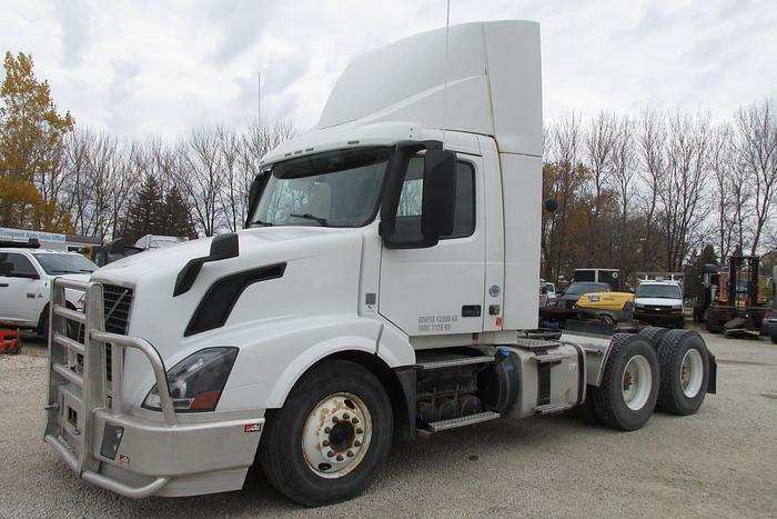 Used 2015 Volvo VNL Day Cab D 13 new transmission and clutch