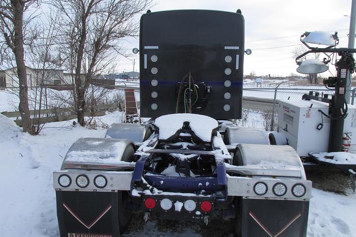 Used 2023 Kenworth W 900 565 hp Cummins 18 speed