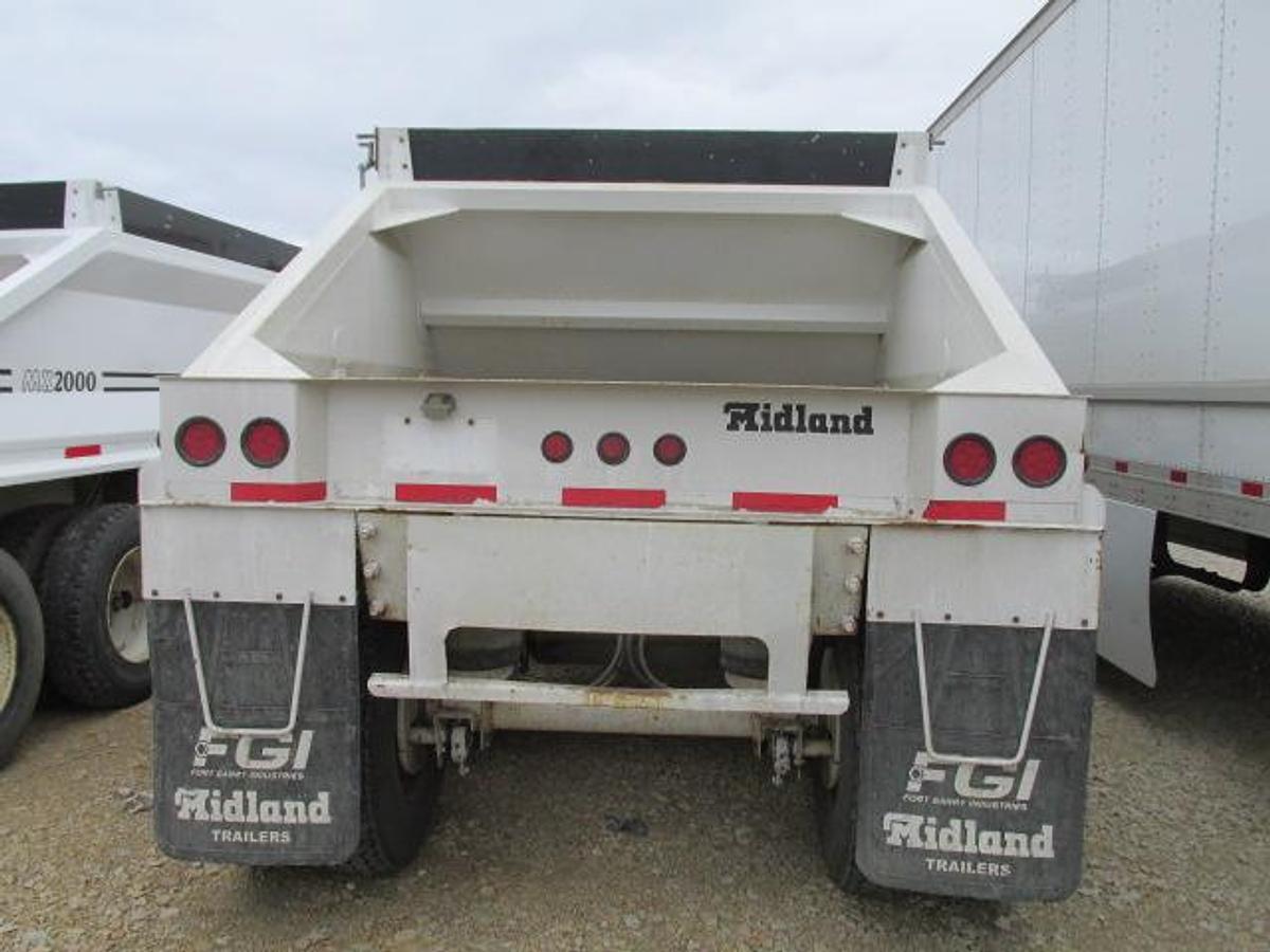 Used 2015 Midland MX 2000 cross belly dump trailer