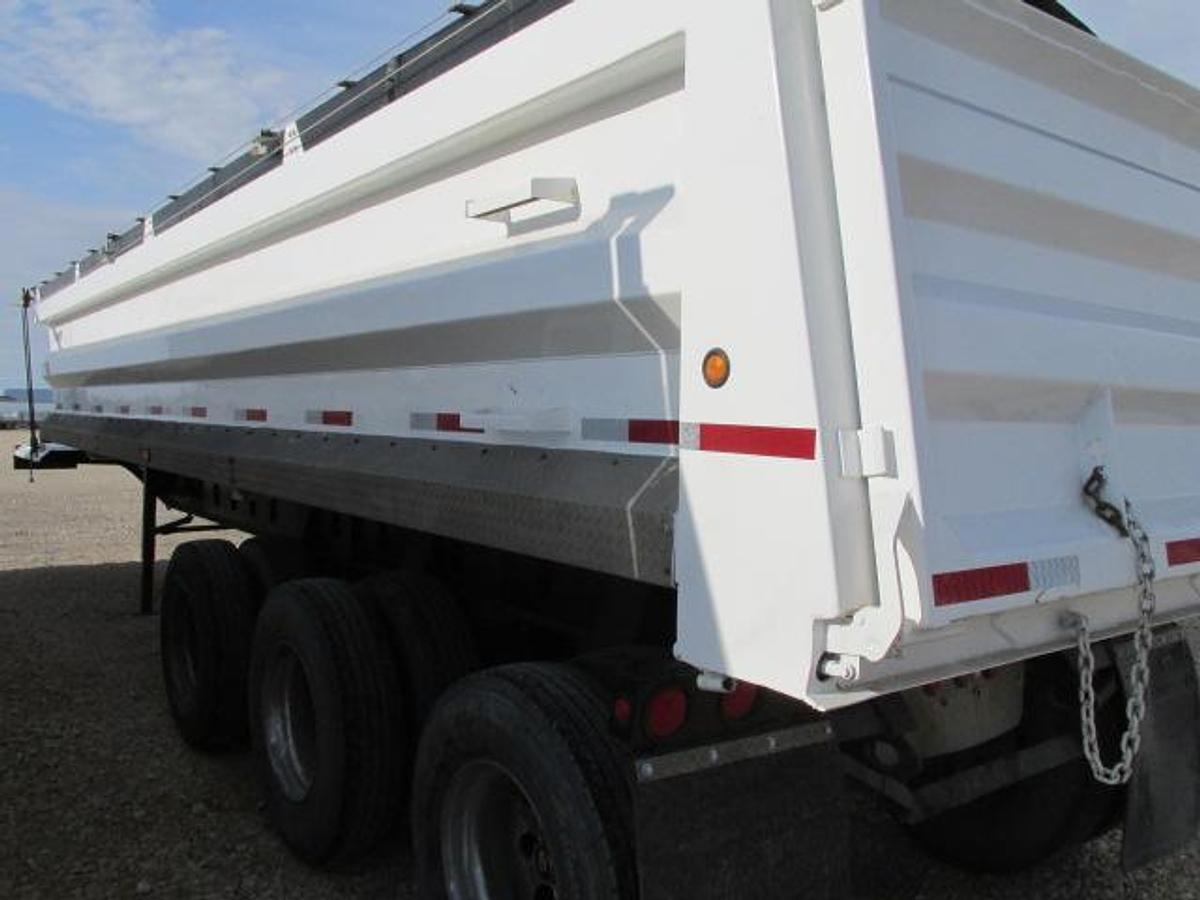 Used 2013 Arnes Triple axle end dump gravel trailer