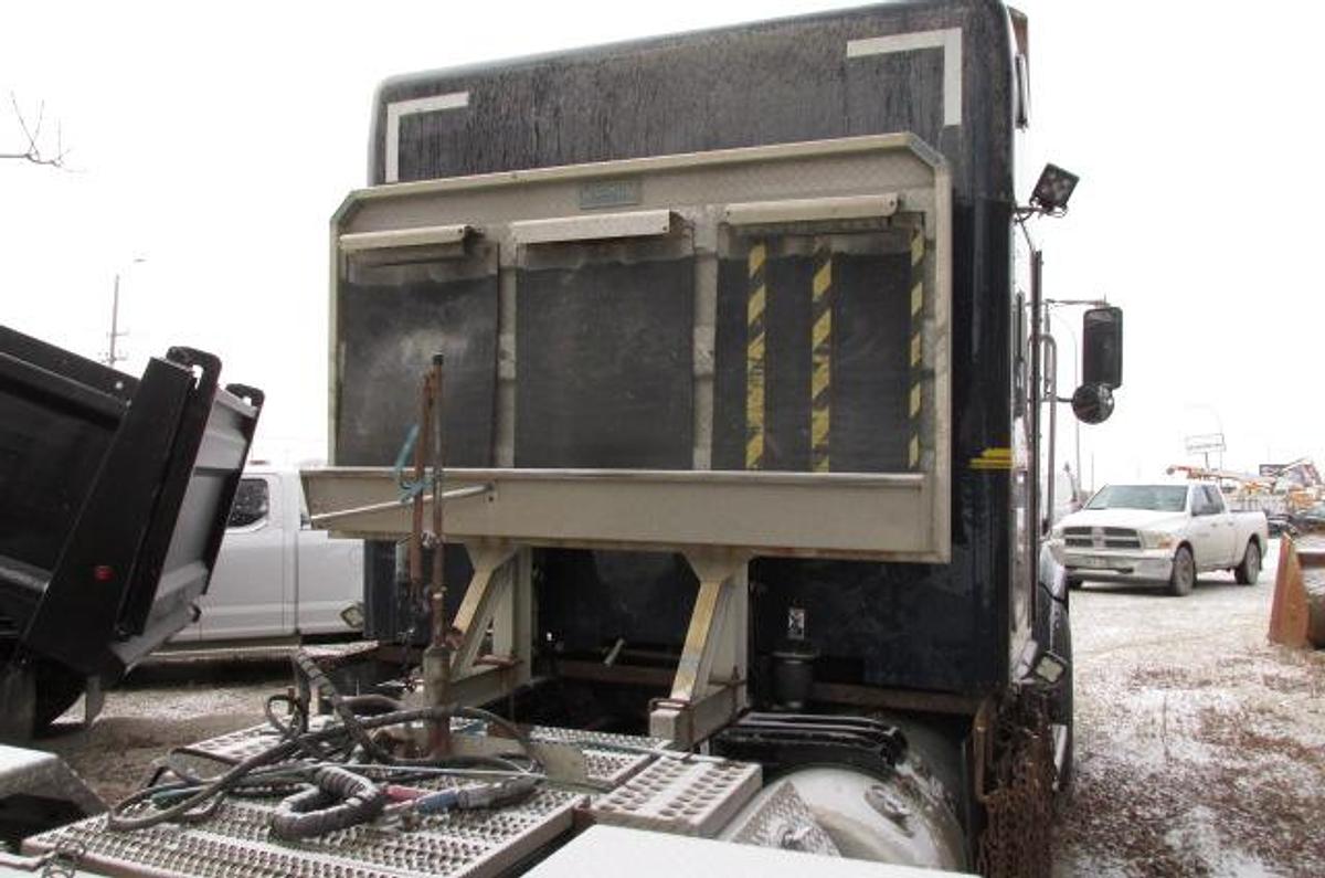 Used 2018 Peterbilt 367 X 15 565 HP 18 spd