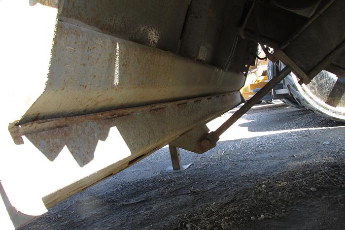 Used 2005 Midland Cross belly dump trailer