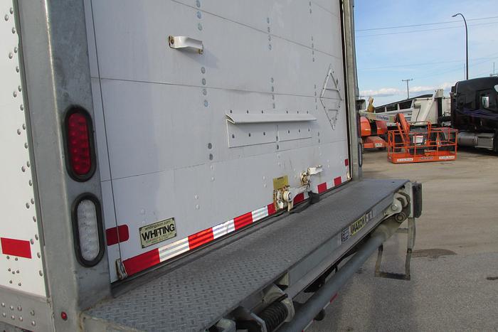 Used 2018 Peterbilt 337 26 ft Van with power tailgate low km