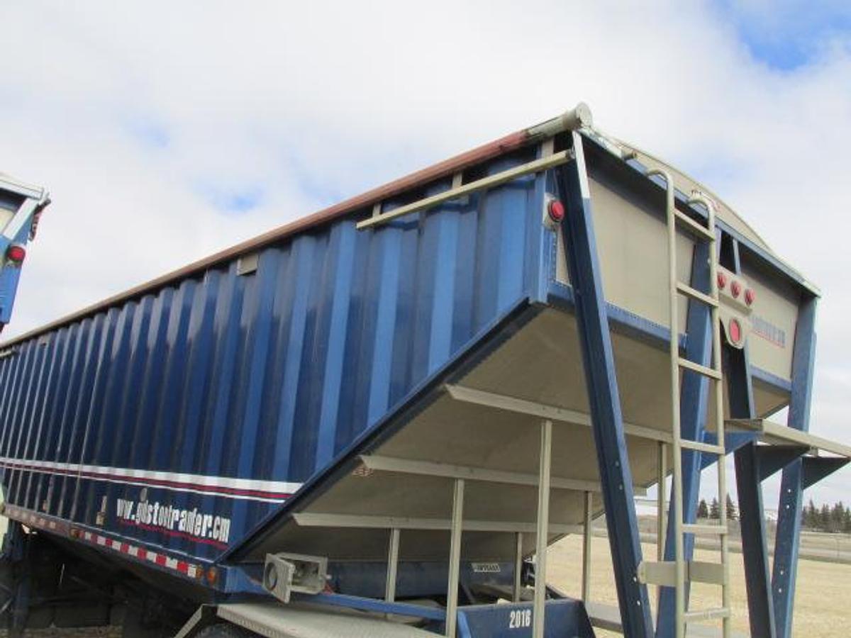Used 2020 Doepker Super B grain trailer