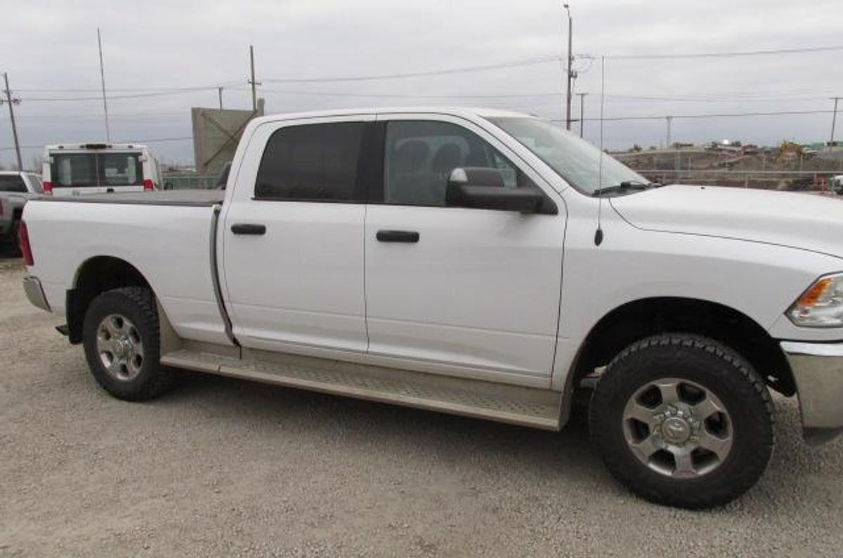 Used 2018 Ram 2500 Crew Cab SLT 4x4 6.4 L v8 Hemi