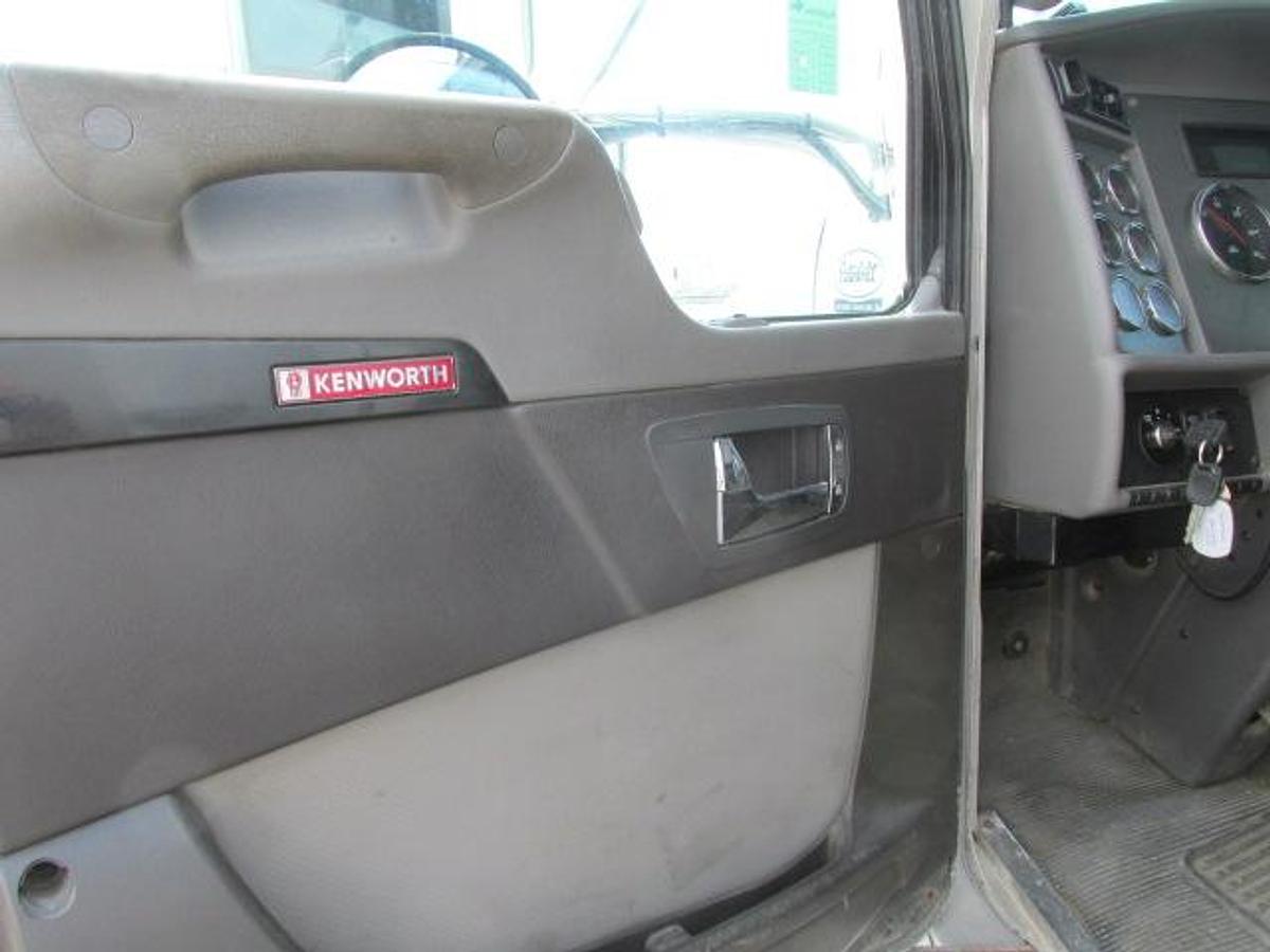 Used 2017 Kenworth T 370 with 24 ft Van body with tailgate