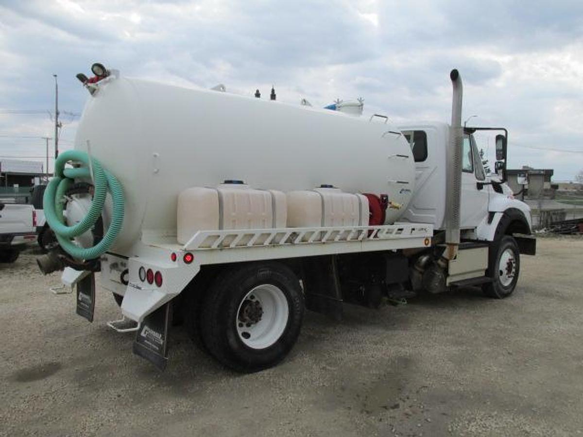 Used 2018 International 7600 Septic Truck 2000 Gal