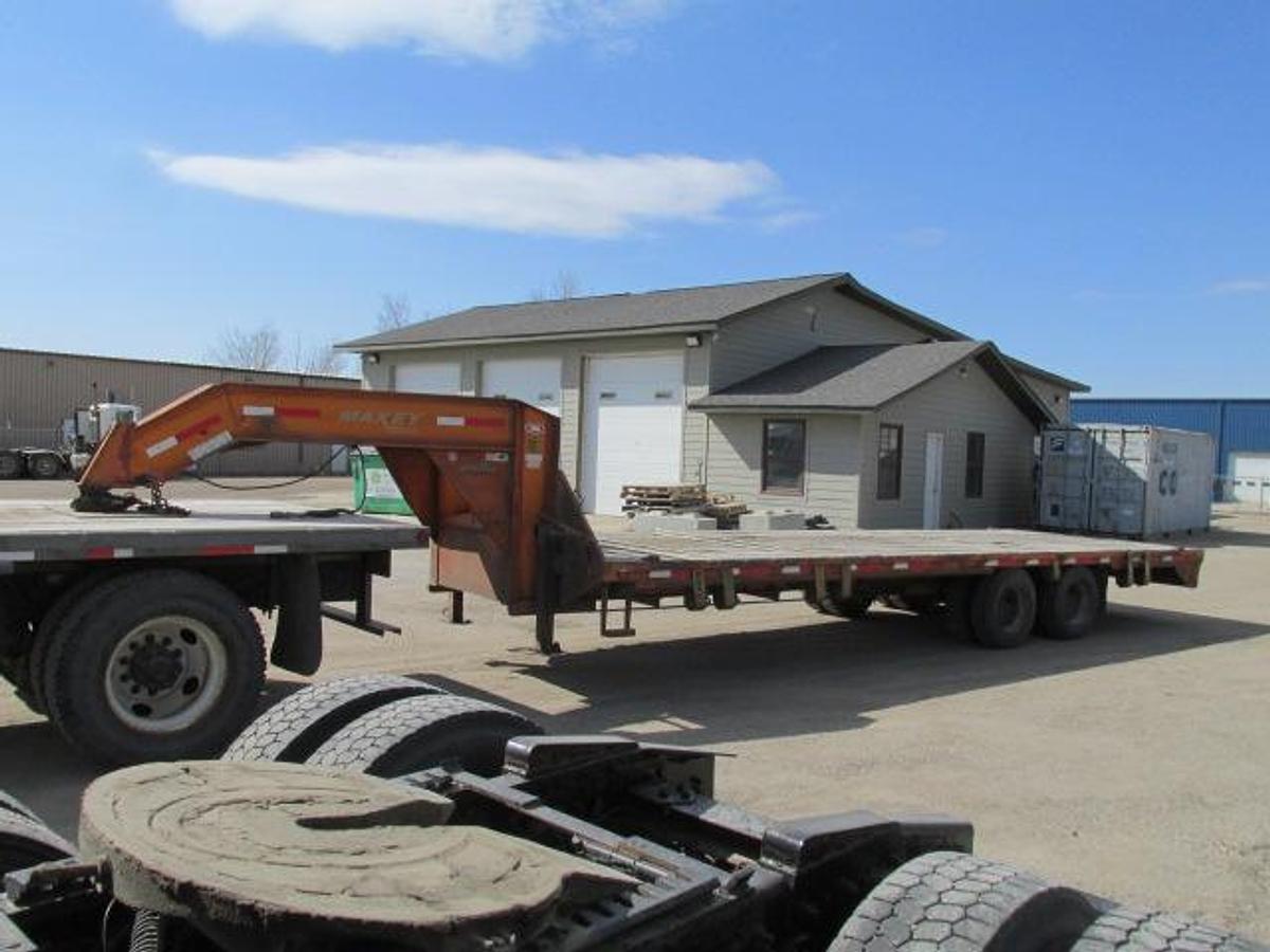 Used 2010 Maxey 30,000 lb GVW goose neck trailer