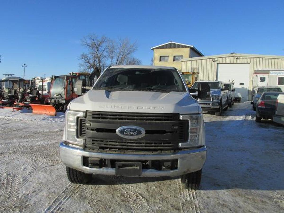 Used 2017 Ford F350 Crew Cab 4x4 8 ft box