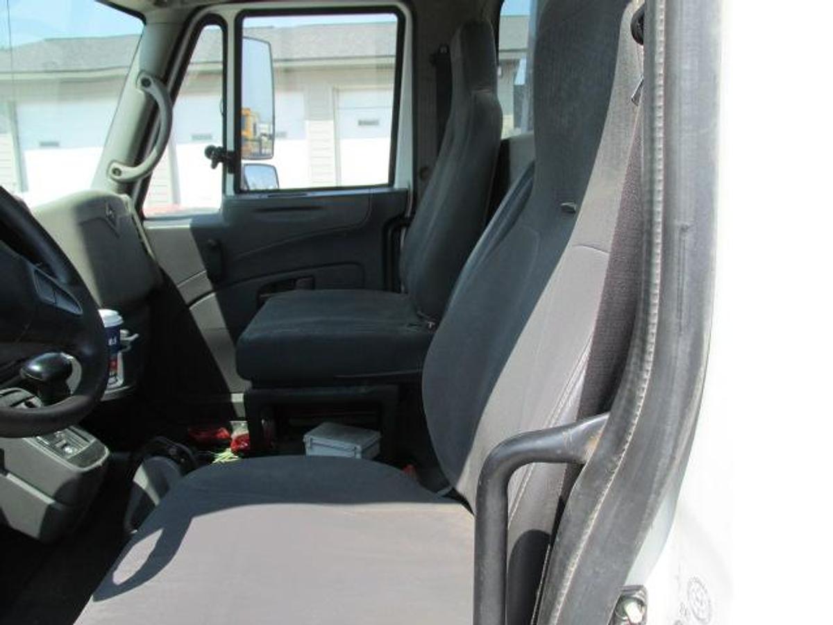 Used 2009 International 4300 with hydraulic brakes new 22 ft flat deck