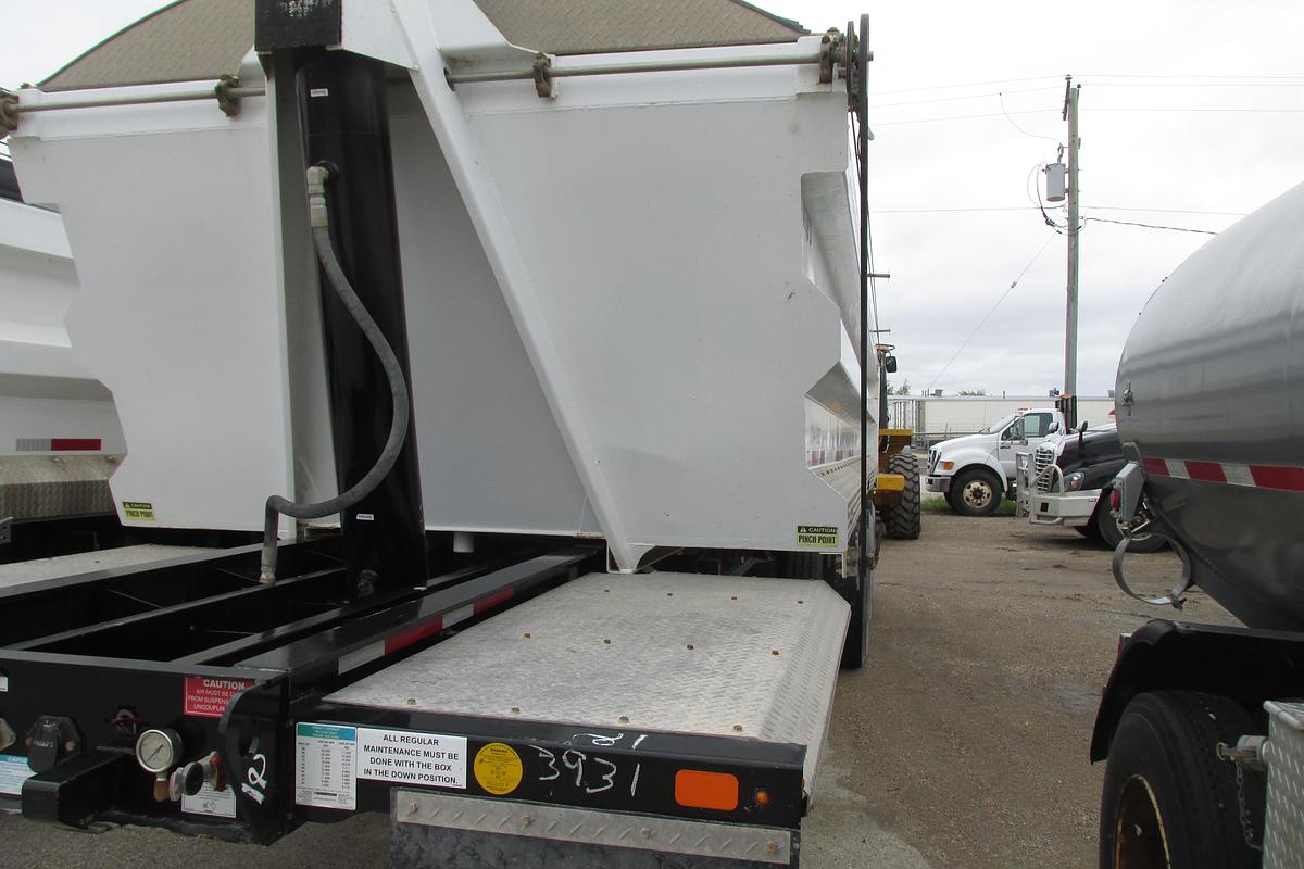 Used 2023 Arnes Trple axle end dump trailer