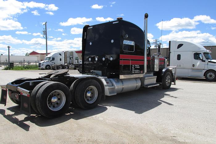 Used 2023 Peterbilt 389 510 HP 18 speed