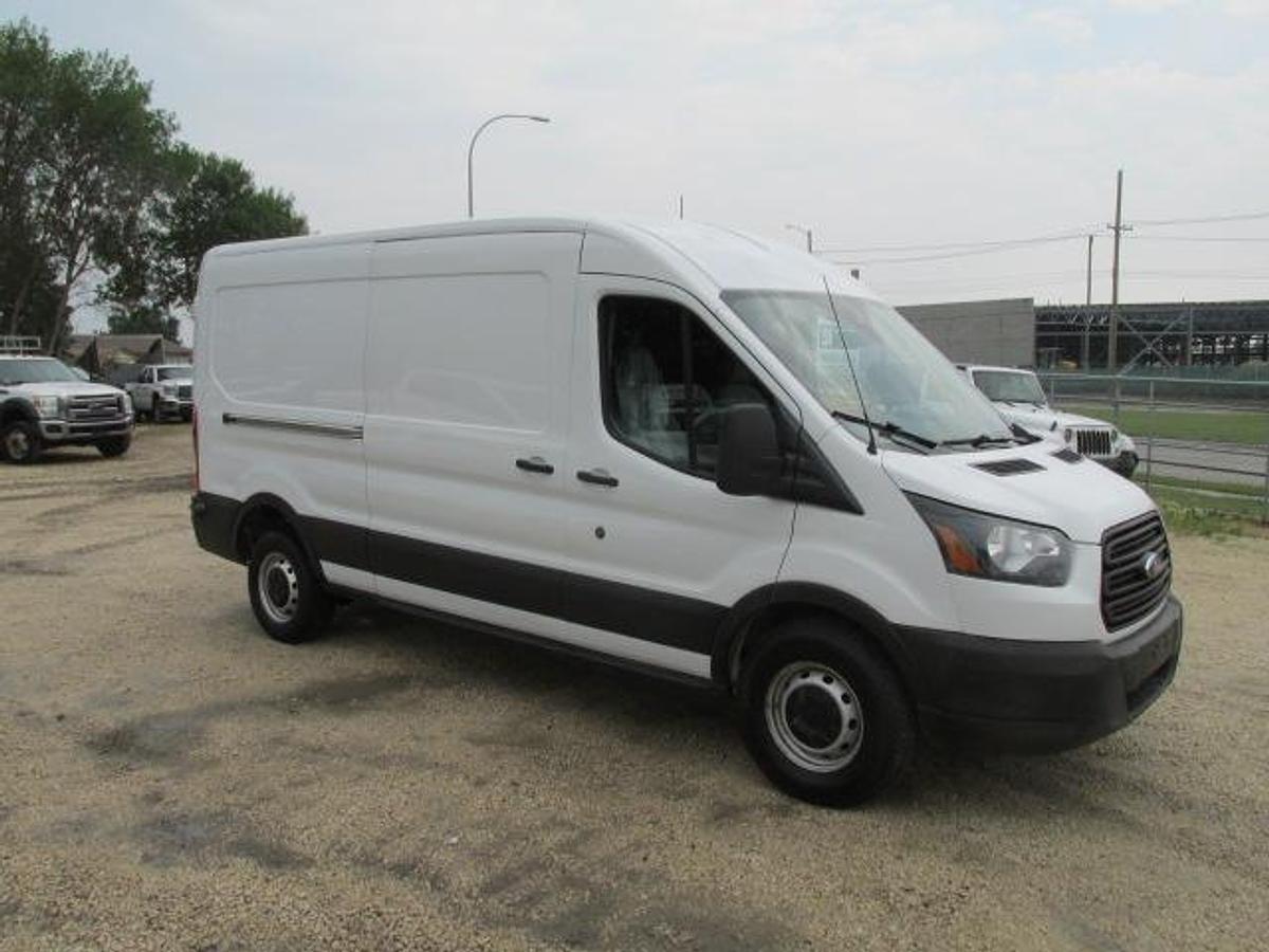 Used 2019 Ford T 250 Transit 148 med roof cargo van