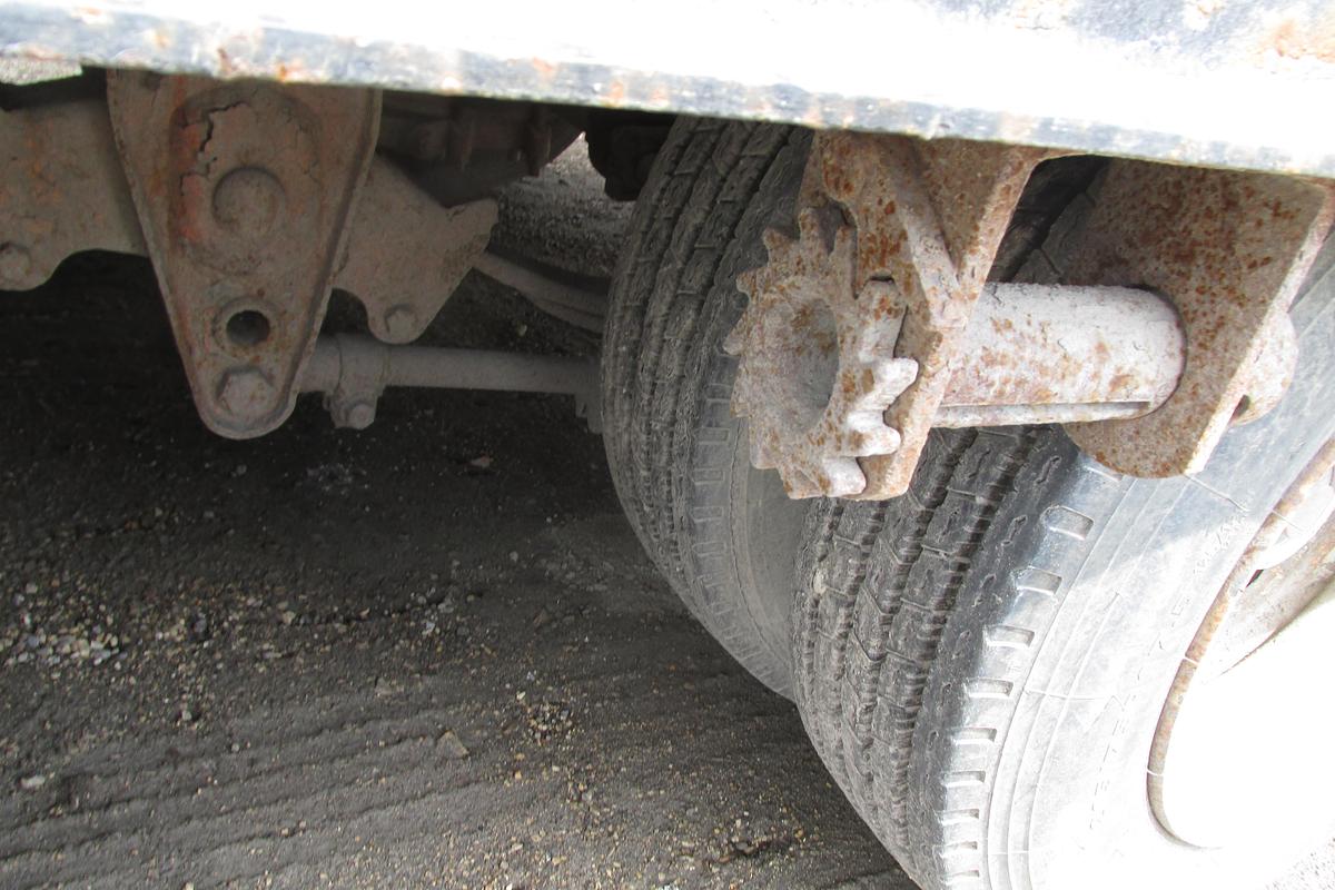 Used 2007 Winston 25 ton equipment trailer 