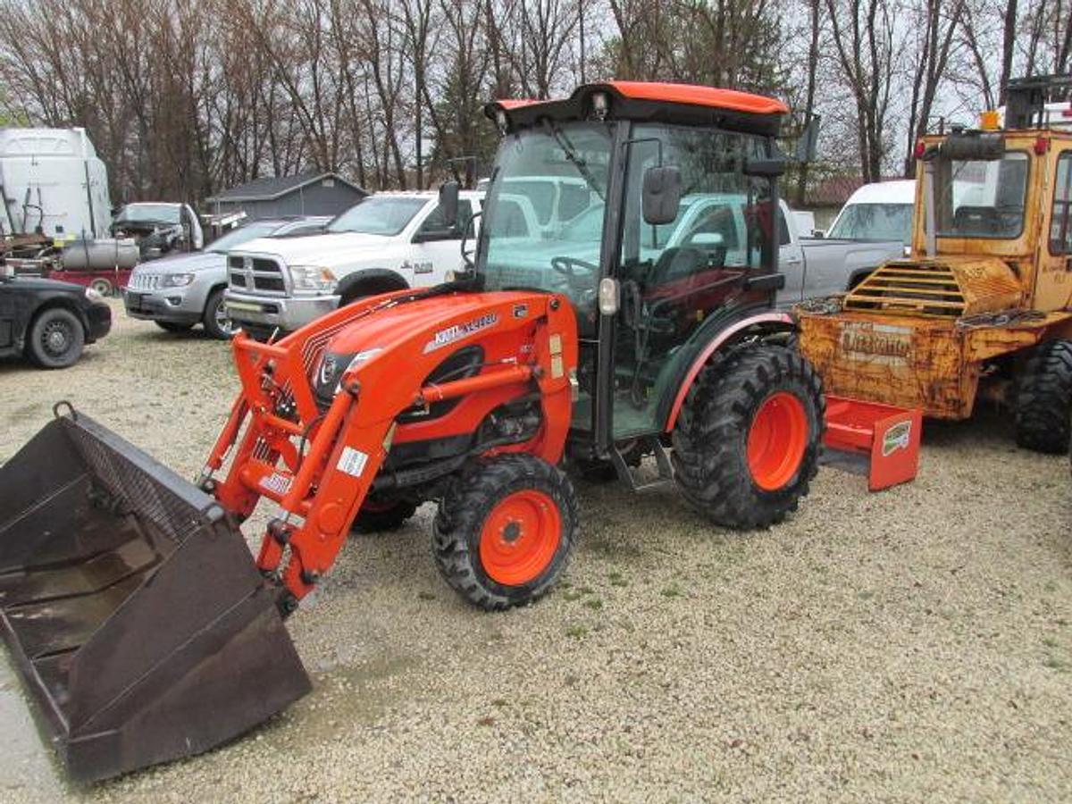 Used 2019 Kioti CK3510CHSE tractor with loader and scapper box