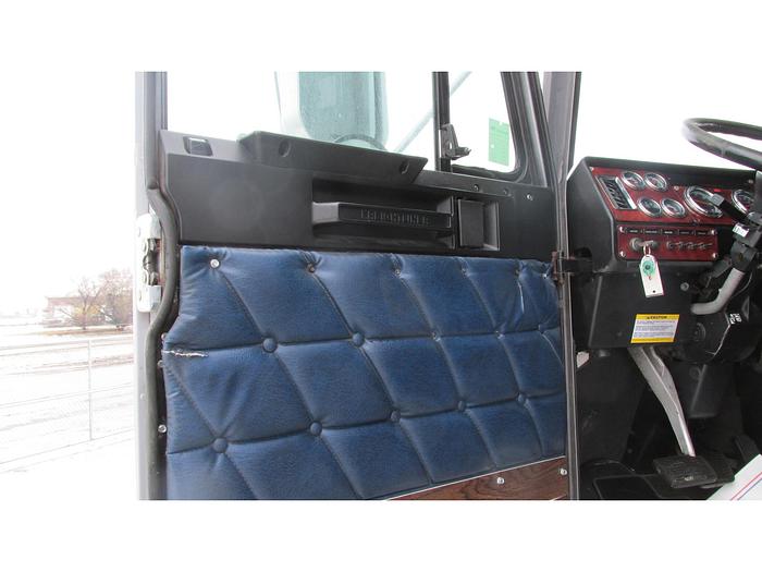 Used 2007 Freightliner Classic 120