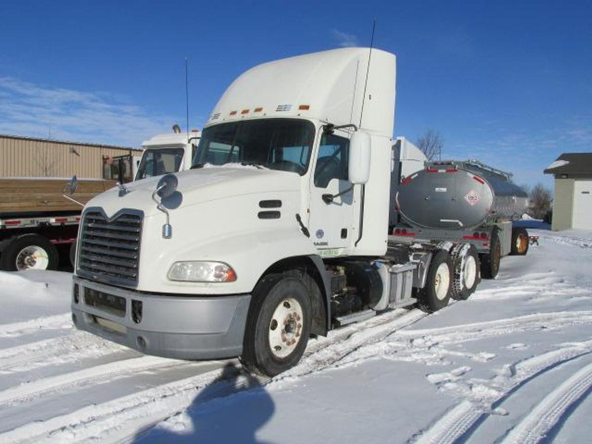 Used 2014 Mack Pinnacle CXU 613