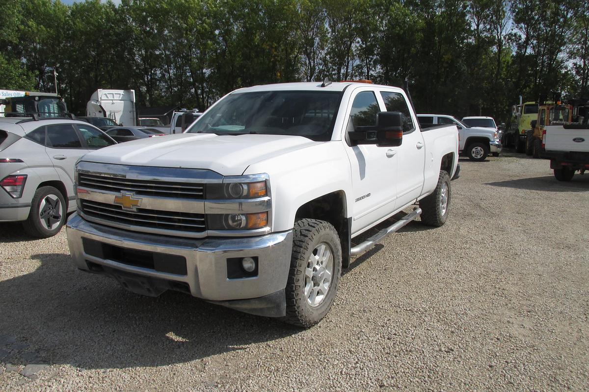 Used 2015 Chevrolet Silverado 3500 Crew cab 4x4 