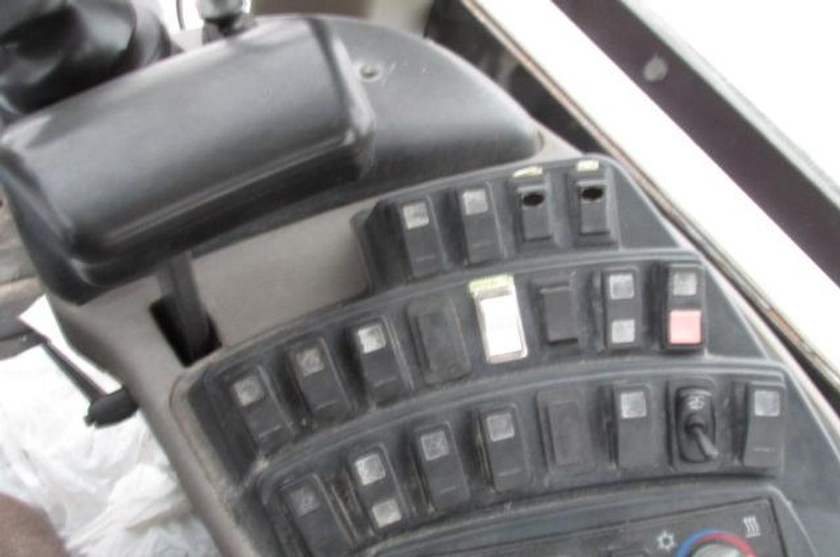 Used 2014 CASE 621 F