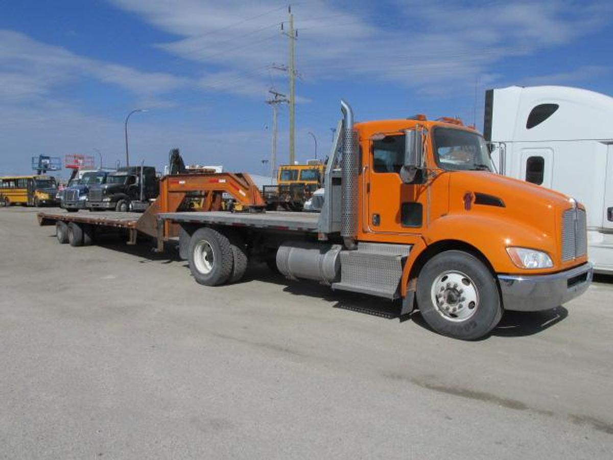 Used 2014 Kenworth T 370 with flat deck
