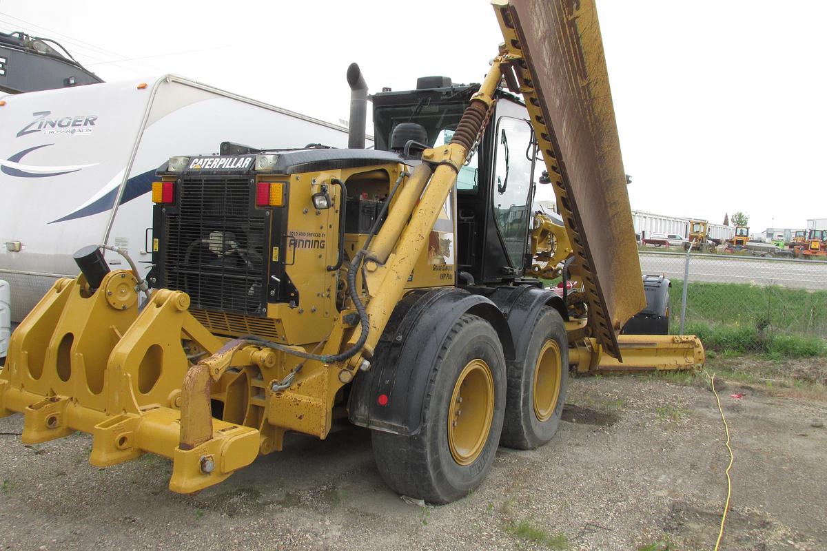Used 2017 Caterpillar 140 M AWD with Snow wing, front lift group and rear ripper