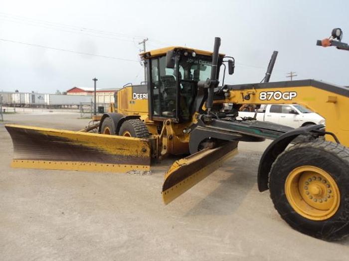 Used 2013 John Deere 870 GP with wing