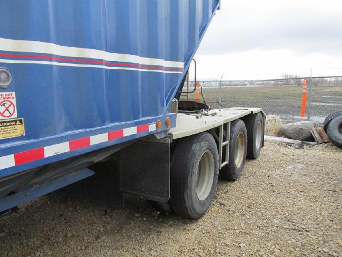 Used 2020 Doepker Super B grain trailer