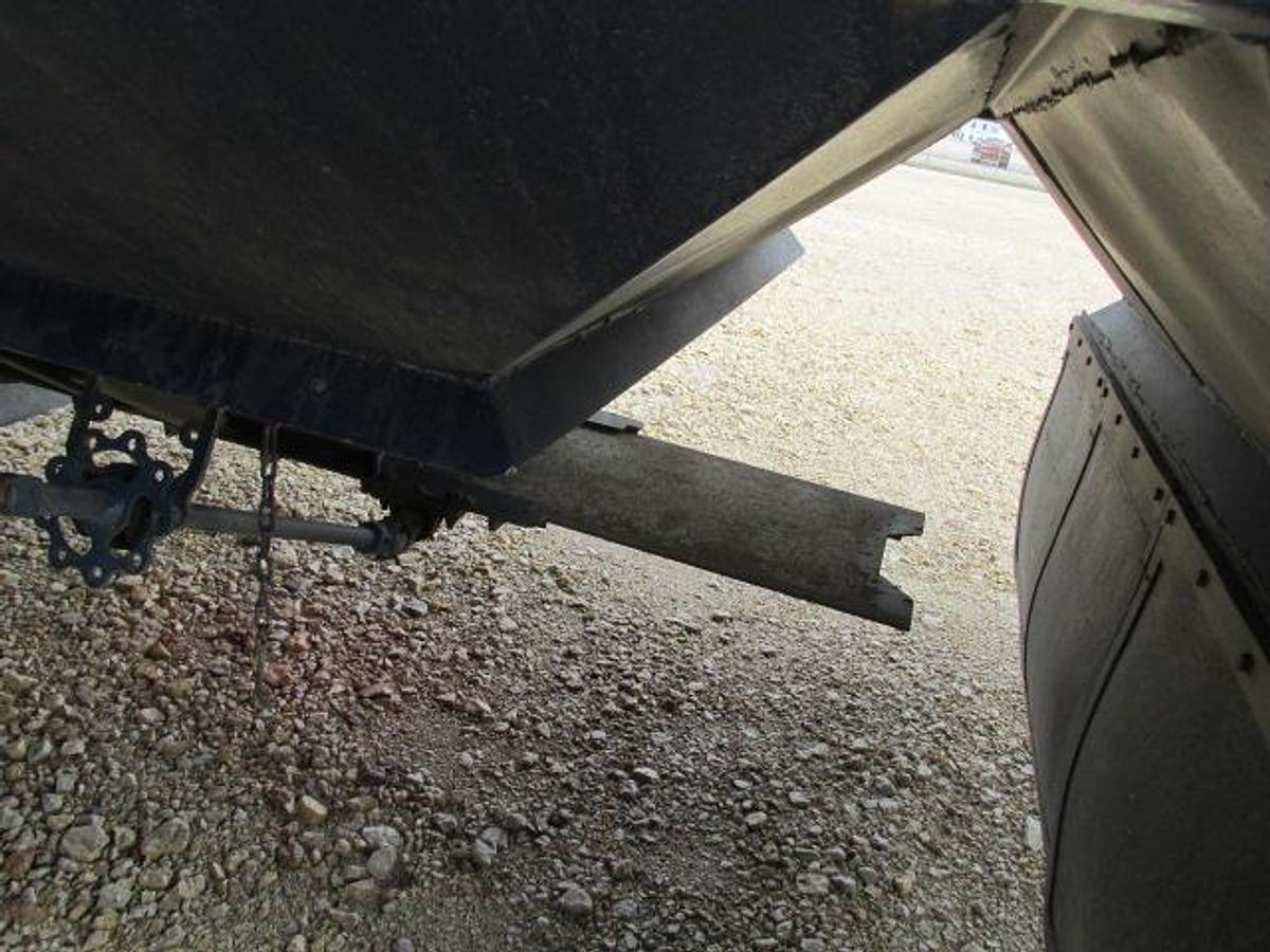 Used 2020 Doepker Super B grain trailer