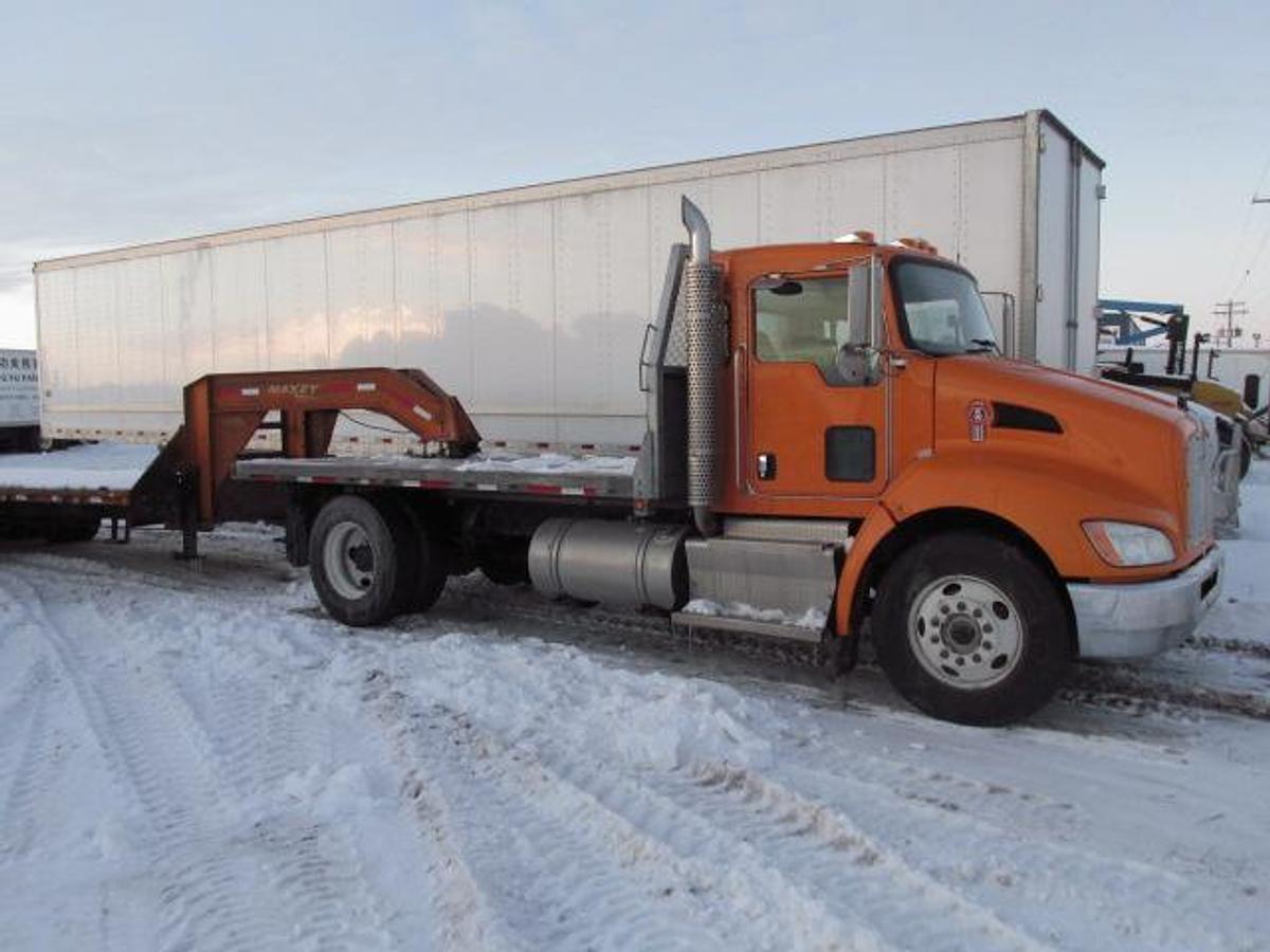 Used 2014 Kenworth T 370 with flat deck 