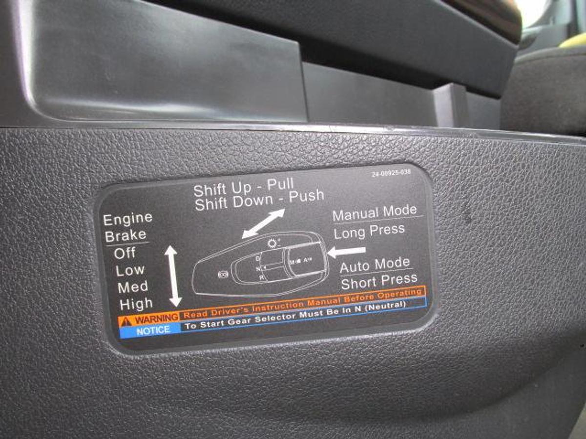 Used 2021 Freightliner Cascadia Day Cab DD 15